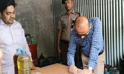 মানিকগঞ্জে বেশি দামে জ্বালানি তেল বিক্রির দায়ে অর্ধলক্ষ টাকা জরিমানা
