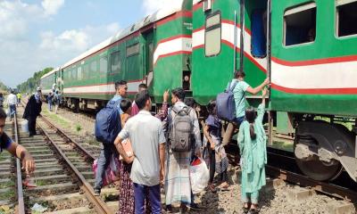 ভাঙ্গুড়ায় লাইনচ্যুত ট্রেনের বগি উদ্ধার, ট্রেন চলাচল স্বাভাবিক