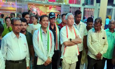 রাঙামাটির পূজা মণ্ডপ পরিদর্শনে উপদেষ্টা সুপ্রদীপ চাকমা