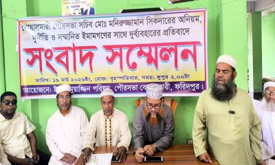 বোয়ালমারীতে পৌর সচিব-প্রকৌশলীর অপসারণ দাবি