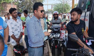 মোটরসাইকেলের বৈধ কাগজ না থাকায় মিলছে না জ্বালানি তেল