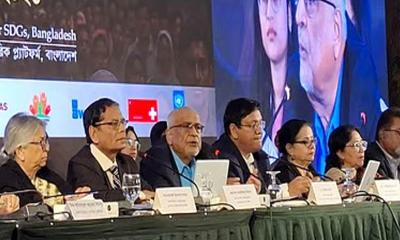 অন্তর্বর্তী সরকার কি উগ্র গোষ্ঠীর কাছে জিম্মি, দেব প্রিয় ভট্টাচার্যের তীব্র সমালোচনা