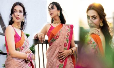 শাড়ি ও রঙিন চুড়িতে বৈশাখী সাজে মিম