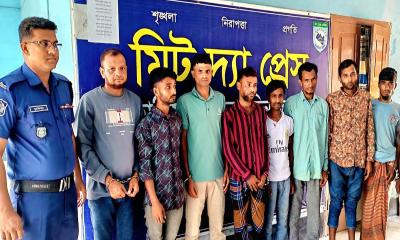 হাকিমপুরে পুলিশের রাতভর অভিযান, গ্রেপ্তার ৯