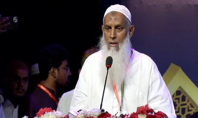 আমরা হজযাত্রীদের খাদেম