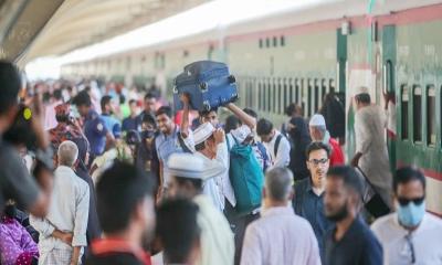 ঈদের ছুটি কাটিয়ে ঢাকায় ফিরছেন কর্মজীবীরা