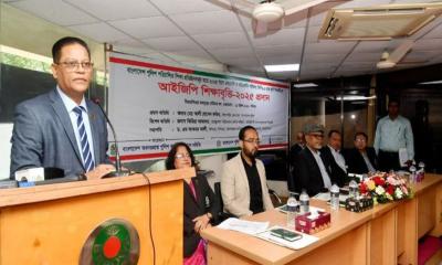 মেধা-মননশীলতায় দেশের মর্যাদা বাড়ানোর আহ্বান আইজিপির