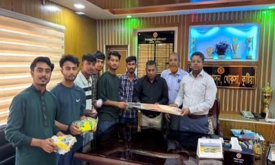 খোকসায় অগ্নিকাণ্ডে ক্ষতিগ্রস্ত শিক্ষার্থীদের আর্থিক সহায়তা প্রদান