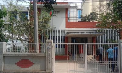 নির্ধারিত সময়ে অফিসে না আসায় ভূমি অফিসের ৩ কর্মকর্তা বদলি