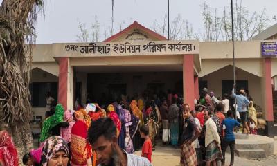 সাংবাদিক লাঞ্ছিতের ঘটনায় সেই ইউপি সদস্যকে শোকজ