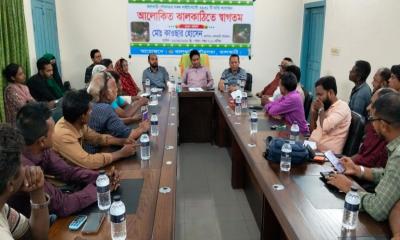 সড়কবাতিতে আলোকিত হচ্ছে ঝালকাঠি পৌর শহর