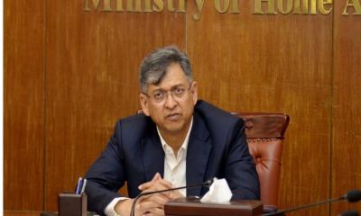 পুলিশের শার্ট থাকবে আগের মতই, প্যান্টের রঙ হবে খাকি