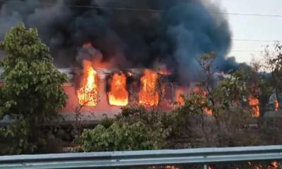 ভারতে রাজধানী এক্সপ্রেস ট্রেনে ভয়াবহ আগুন