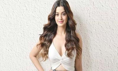 চিকিৎসকদের নিবিড় পর্যবেক্ষণে দর্শনা বণিক 