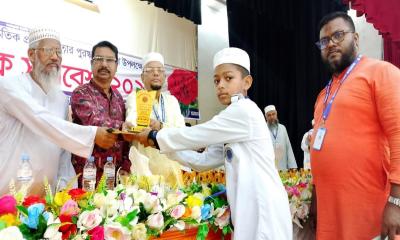 লালমোহনে শিক্ষার্থীদের মাঝে পুরস্কার বিতরণ ও অভিভাবক সমাবেশ অনুষ্ঠিত 