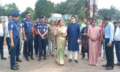 ঈদযাত্রা নির্বিঘ্ন করতে দৌলতদিয়া ঘাট পরিদর্শনে জেলা প্রশাসক