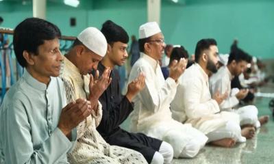 মোনাজাতে যুদ্ধ বন্ধে মুসলিম দেশগুলোকে ঐক্যবদ্ধ হওয়ার আহ্বান