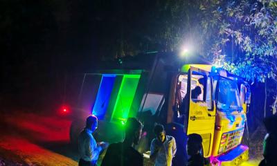 বুড়িচংয়ে মাটি কাটার অভিযোগে মধ্যরাতে ইউএনও‍‍`র অভিযান, ড্রাম ট্রাক জব্দ