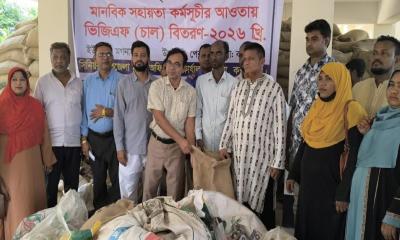 পেকুয়ায় ৯৩১ জেলের মাঝে ভিজিএফের চাল বিতরণ