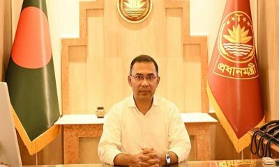 ছুটির দিনেও তেজগাঁও কার্যালয়ে অফিস করছেন প্রধানমন্ত্রী