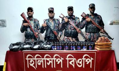 হিলি সীমান্তে ফেনসিডিলসহ ১১ লাখ টাকার মাদক উদ্ধার 