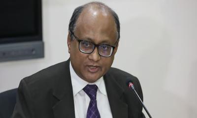 দুই কমিশনারসহ পদত্যাগ করলেন দুদক চেয়ারম্যান ড. আবদুল মোমেন