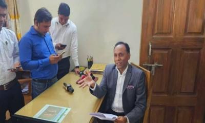 ভূমি অফিসে আকস্মিক পরিদর্শনে প্রতিমন্ত্রী, অফিসে কাউকে না পেয়ে আধা ঘণ্টা অপেক্ষা