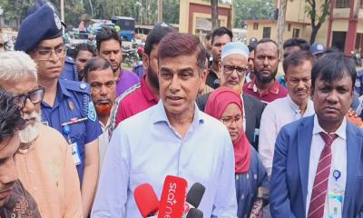 গুজবে কান দেবেন না, সন্তানকে টিকা দিন