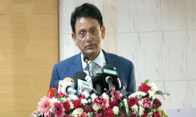 এই প্রজন্ম শিক্ষক-মন্ত্রীদের বিরুদ্ধেও অশালীন মন্তব্য করতে দ্বিধা করে না