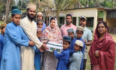 বাঘাইছড়িতে স্থানীয় এতিম ও শিশু সদনের শিক্ষার্থীদের মাঝে খাদ্যসামগ্রী বিতরণ