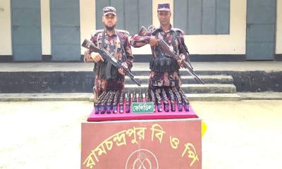 বিরল সীমান্তে বিজিবির অভিযানে ১৯১ বোতল ফেনসিডিল উদ্ধার