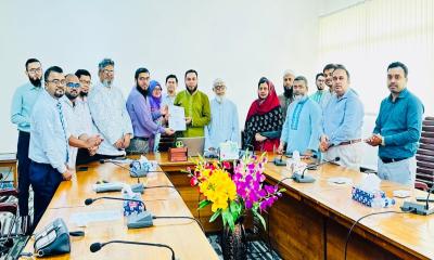 গাজীপুর কৃষি বিশ্ববিদ্যালয়ে অ্যালামনাই অ্যাসোসিয়েশনের গঠনতন্ত্র হস্তান্তর