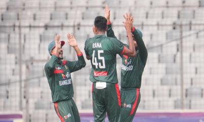 টাইগারদের বোলিংয়ে পাকিস্তানের ব্যাটিং বিপর্যয়, নাহিদের প্রথম ফাইফার