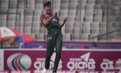 নাহিদের ক্যারিয়ারসেরা বোলিংয়ে ১১৪ রানেই অলআউট পাকিস্তান