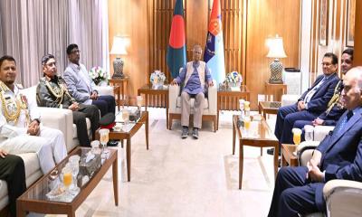 প্রধান উপদেষ্টার সঙ্গে তিন বাহিনীর প্রধানদের সাক্ষাৎ