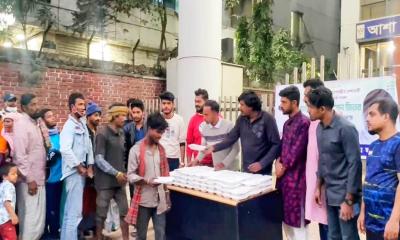 খালেদা জিয়ার সুস্থতা কামনায় বেসরকারি বিশ্ববিদ্যালয় ছাত্রদলের খাবার বিতরণ