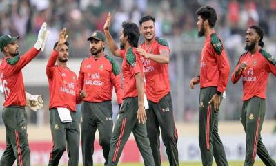 ১৩৫ রান ও চরম হতাশা: বাংলাদেশের পথ কী শুকনো?