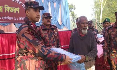 পঞ্চগড়ে বিজিবির শীতবস্ত্র বিতরণ