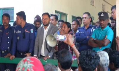বড়লেখায় চা শ্রমিকদের অবরোধ, ইউএনও ও ওসির হস্তক্ষেপে পরিস্থিতি শান্ত