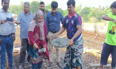 গুরুদাসপুরে নির্মিত ব্রীজের টপ ঢালাই উদ্বোধন