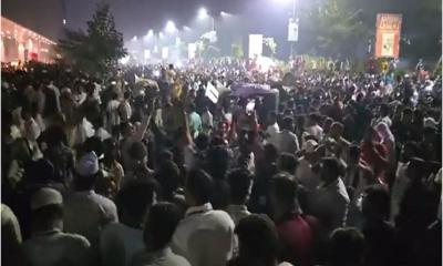 মোবাইল ব্যবসায়ীদের অবরোধে অবরুদ্ধ বিটিআরসি চেয়ারম্যান