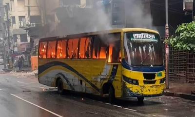 মিরপুরে আলিফ পরিবহনের বাসে আগুন