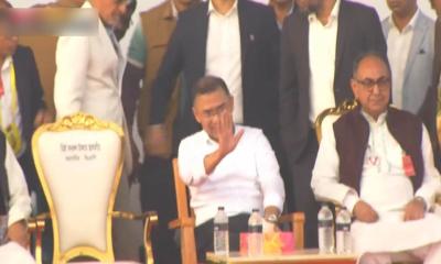 ‘আলিশান আসন ত্যাগ’, প্লাস্টিকের চেয়ারে বসলেন তারেক রহমান