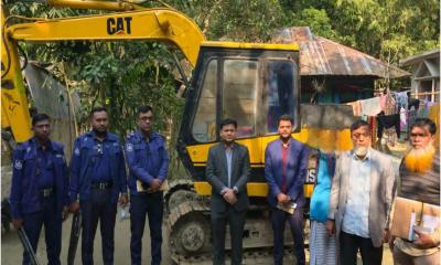 ফরিদগঞ্জে ফসলি জমির মাটি কাটায় ৫০ হাজার টাকা জরিমানা