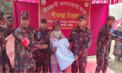 চাঁপাইনবাবগঞ্জে সীমান্ত এলাকায় শীতবস্ত্র বিতরণ ৫৩ বিজিবির