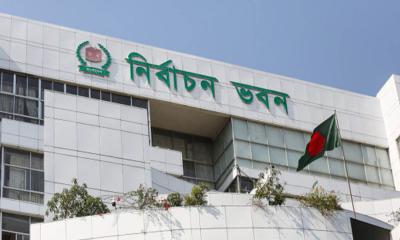১২ কর্মকর্তাকে বদলি করল ইসি