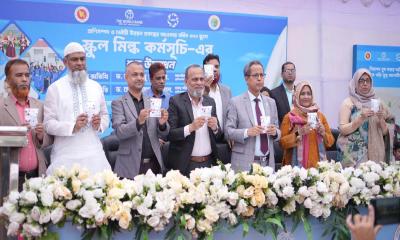 ১ লাখ ৬১ হাজার ছাত্র-ছাত্রীদের দুধ খাওয়াচ্ছে ডেইরি উন্নয়ন প্রকল্প