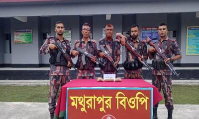 কুষ্টিয়ায় বিজিবির অভিযানে সাড়ে ৫ কেজি ভারতীয় রুপা ও ৪২০০ প্যাকেট নকল বিড়ি জব্দ