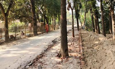 দৌলতপুরে সড়ক সম্প্রসারণে দুর্নীতির অভিযোগ, এলাকাবাসীর বাধায় কাজ বন্ধ