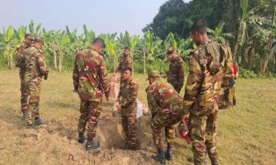 দৌলতপুরে উদ্ধারকৃত মর্টার শেল বিস্ফোরণ ঘটিয়ে নিরাপদে নিষ্ক্রিয়
